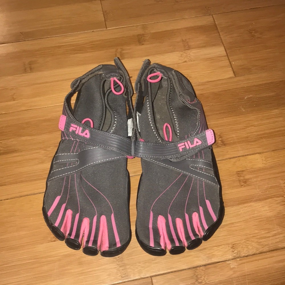 Fila toe Shoes